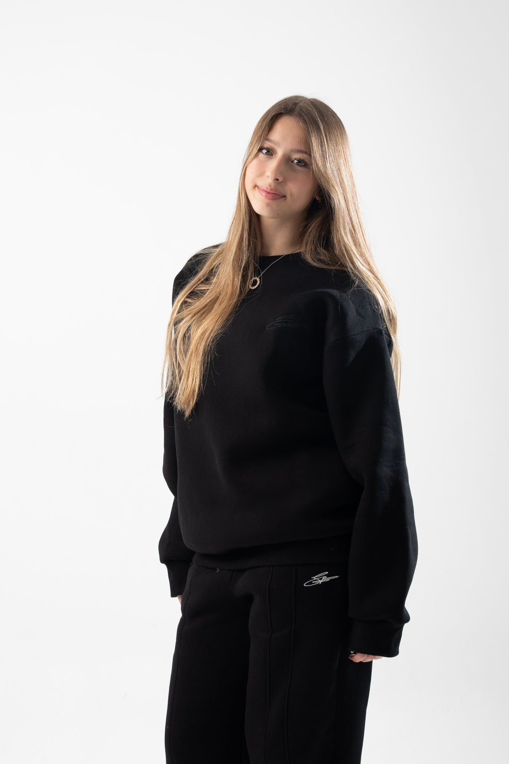 Black -Vivere- Crewneck